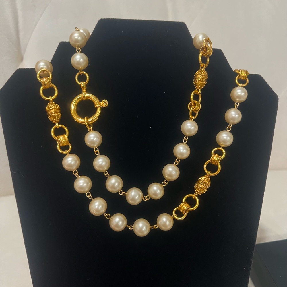 Rare💎✨Chanel Vintage 24K Gold Plated and White Pearl long necklace Necklace - Picture 3 of 10